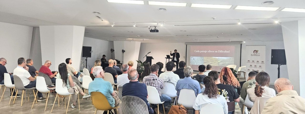 Las Jornadas Técnicas de la Fundación Canaria Alhóndiga reúnen en Tacoronte al sector vitivinícola en torno al futuro del viñedo canario