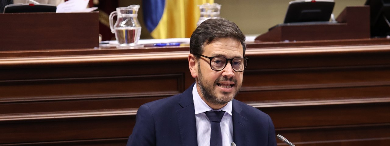 Qadri logra la unanimidad en el Parlamento para que Sanidad asuma el traslado de pacientes fallecidos fuera de su isla