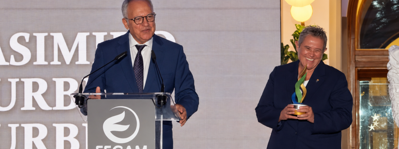 Curbelo es galardonado por su trayectoria pública en la primera edición de los premios FECAM