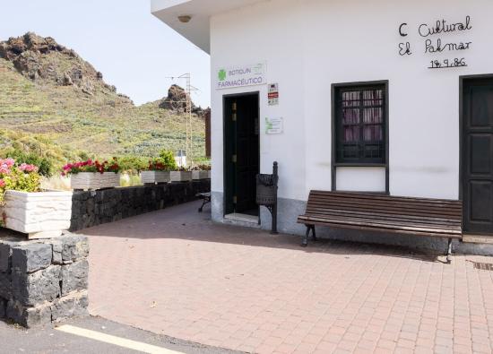 Las farmacias refuerzan su papel en Santa Cruz de Tenerife: 2.137 farmac&eacute;uticos colegiados y 400 puntos de atenci&oacute;n repartidos por toda la provincia
